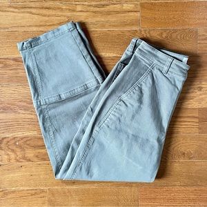 Everlane Utility Barrel Pant in Pewter Green, Size 6